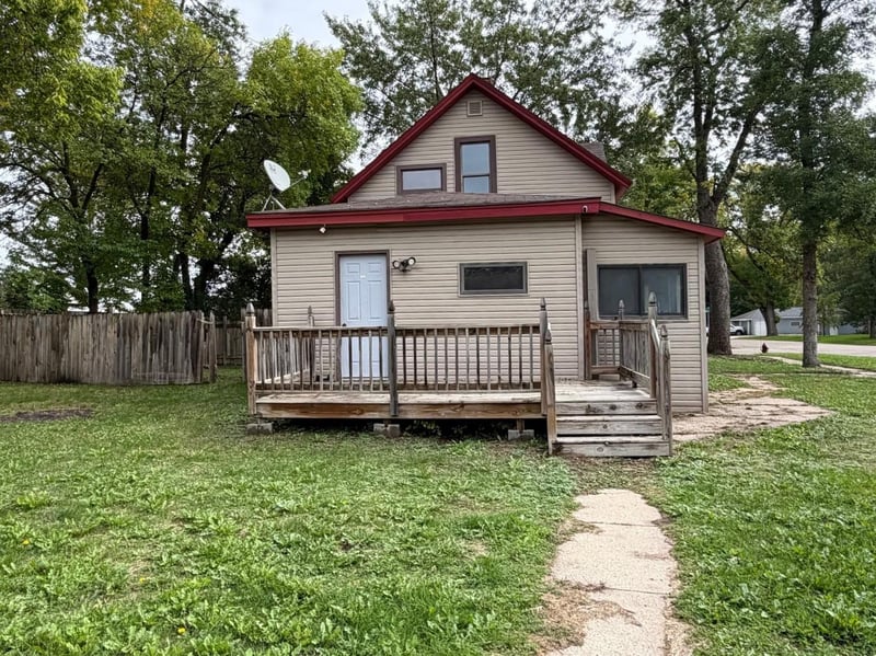 31 Ripley St E, Litchfield, MN 55355
