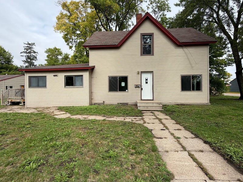 31 Ripley St E, Litchfield, MN 55355