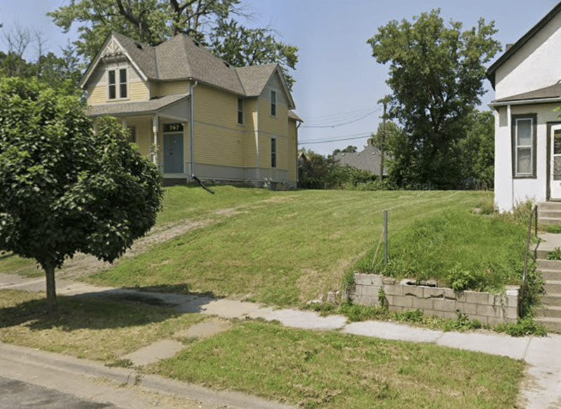 771 4th St E, Saint Paul, MN 55106