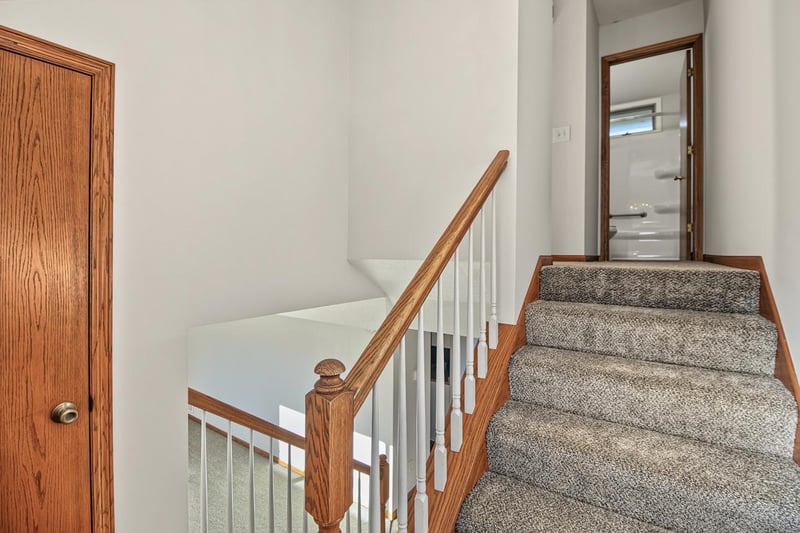 1381 Easter Ln, Eagan, MN 55123