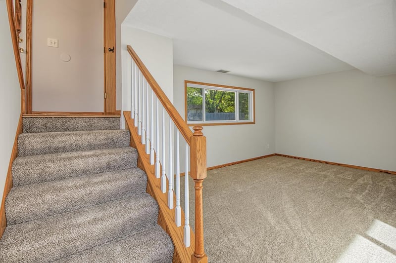 1381 Easter Ln, Eagan, MN 55123
