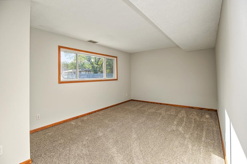 1381 Easter Ln, Eagan, MN 55123