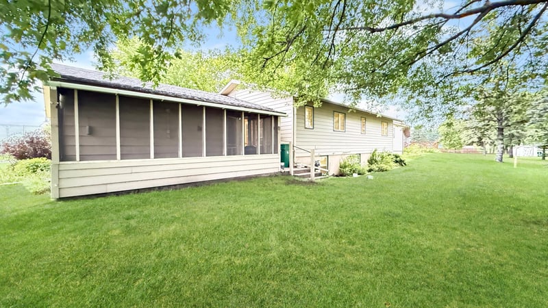 411 Chavis Dr, Hendricks, MN 56136