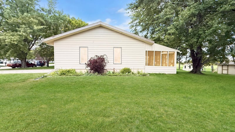 411 Chavis Dr, Hendricks, MN 56136