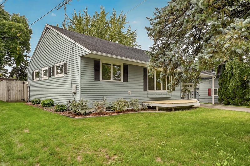 181 E 7th St, Zumbrota, MN 55992