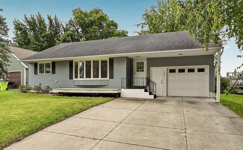 181 E 7th St, Zumbrota, MN 55992
