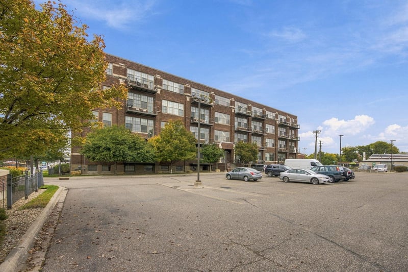 1901 E Hennepin Ave #303, Minneapolis, MN 55413
