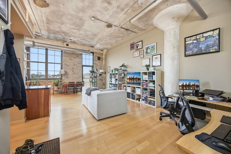 1901 E Hennepin Ave #303, Minneapolis, MN 55413