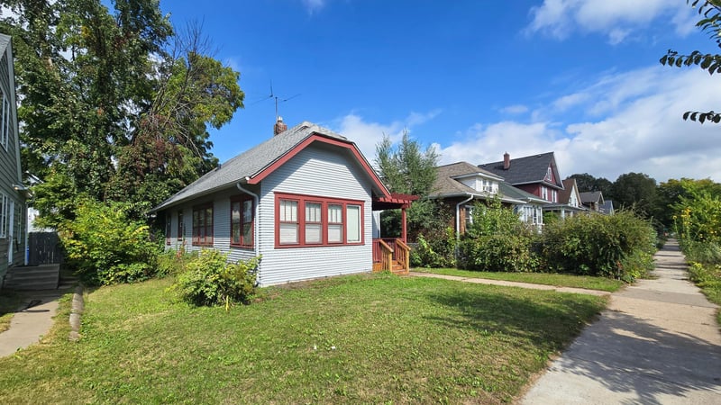 749 Geranium Ave E, Saint Paul, MN 55106