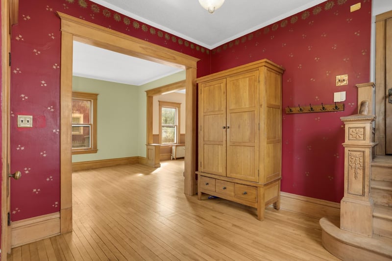 207 W 34th St, Minneapolis, MN 55408