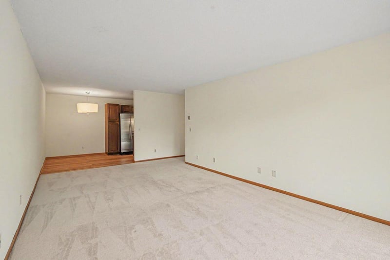 205 Barry Ave S #207, Wayzata, MN 55391