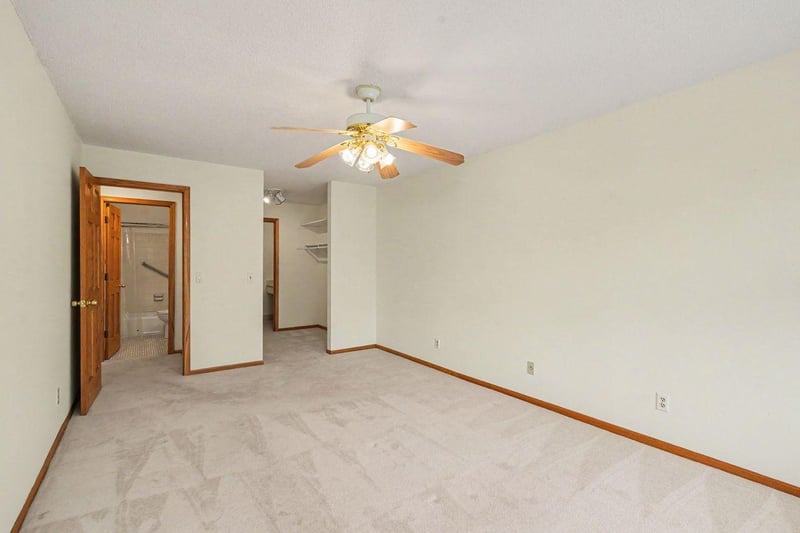 205 Barry Ave S #207, Wayzata, MN 55391