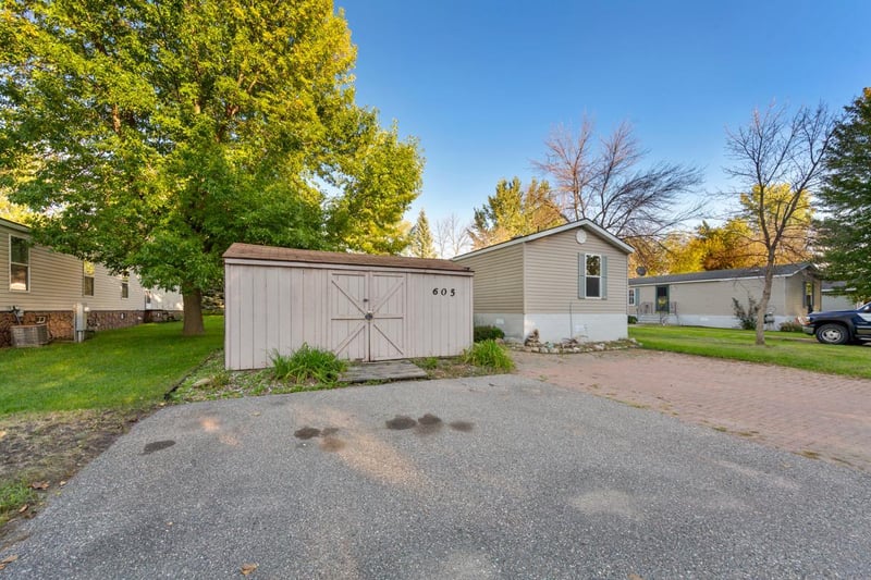 605 E Shakespeare Ave E, Mankato, MN 56001