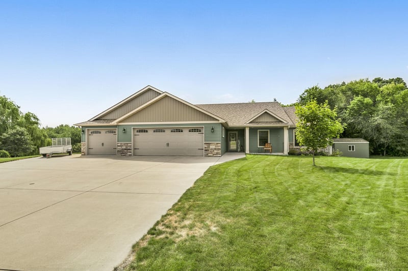 1244 Washington Ct, Sartell, MN 56377