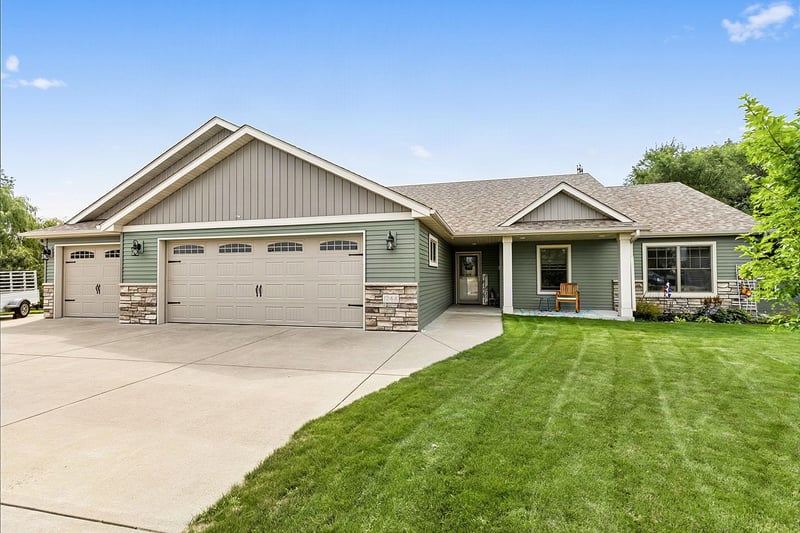 1244 Washington Ct, Sartell, MN 56377