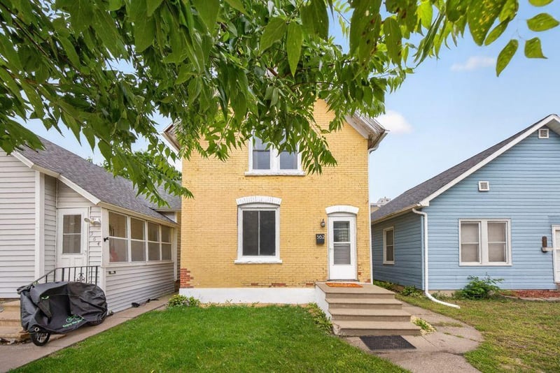 562 W 4th St, Winona, MN 55987