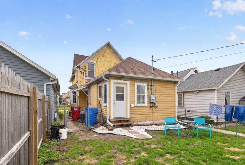 562 W 4th St, Winona, MN 55987
