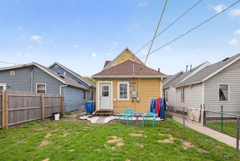 562 W 4th St, Winona, MN 55987