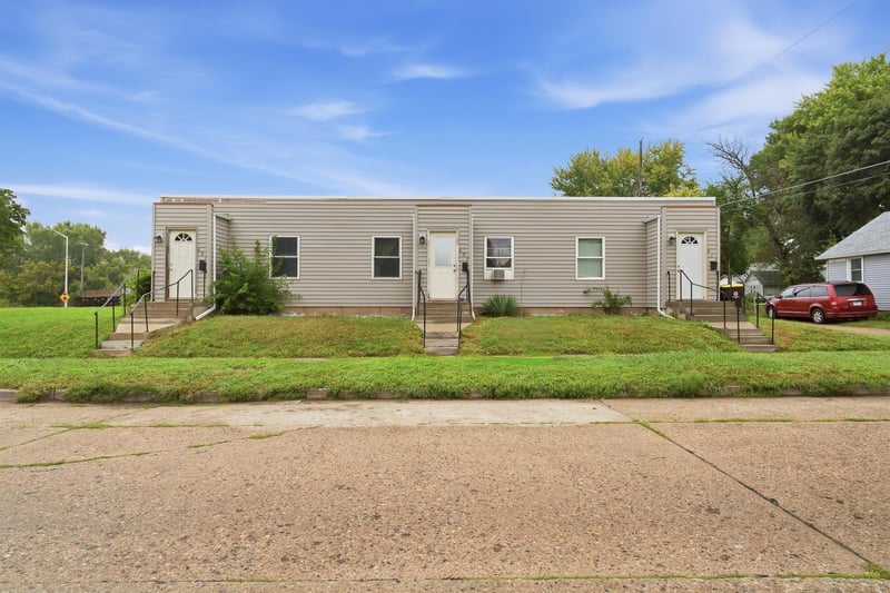 407 E 6th St, Fairmont, MN 56031