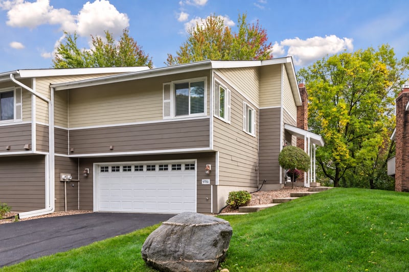 9751 Brighton Ln, Eden Prairie, MN 55347