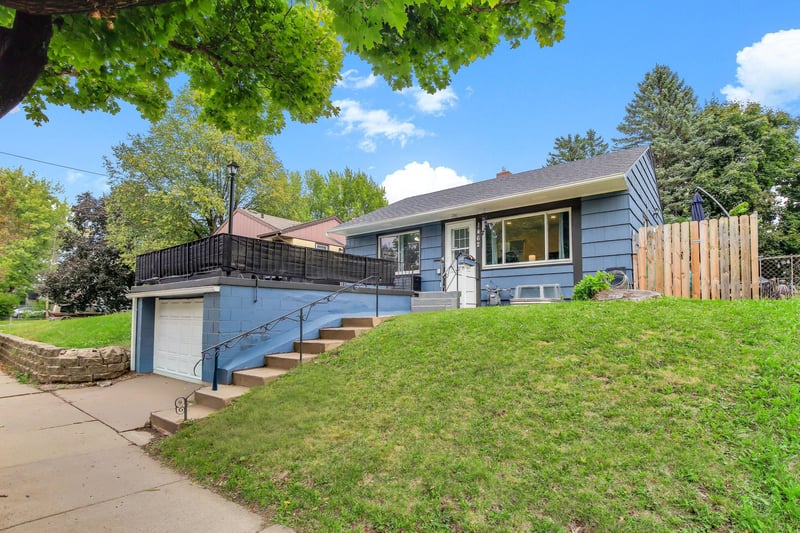 1462 Hazelwood St, Saint Paul, MN 55106