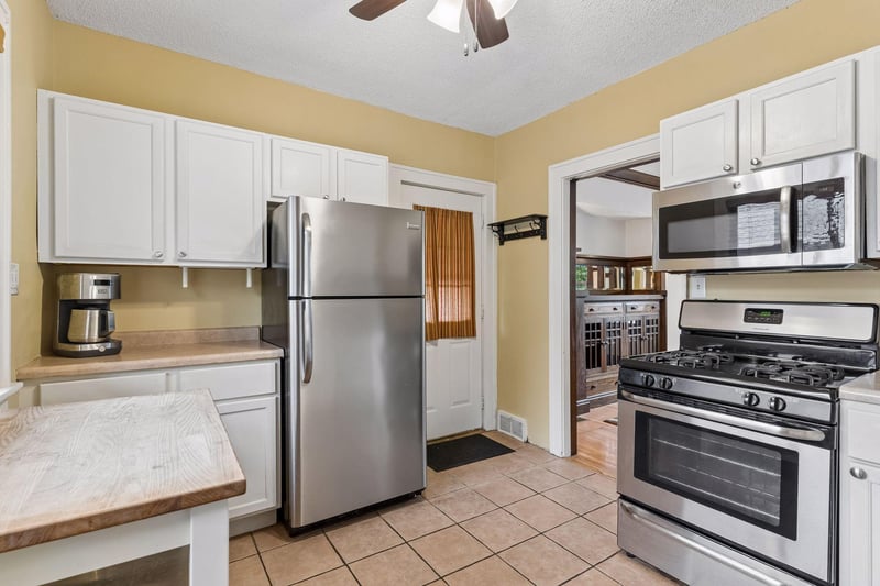 524 Lexington Pw N, Saint Paul, MN 55104