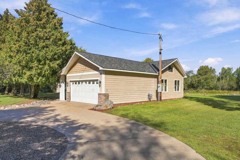 4423 Fawn Lake Dr NE, East Bethel, MN 55005