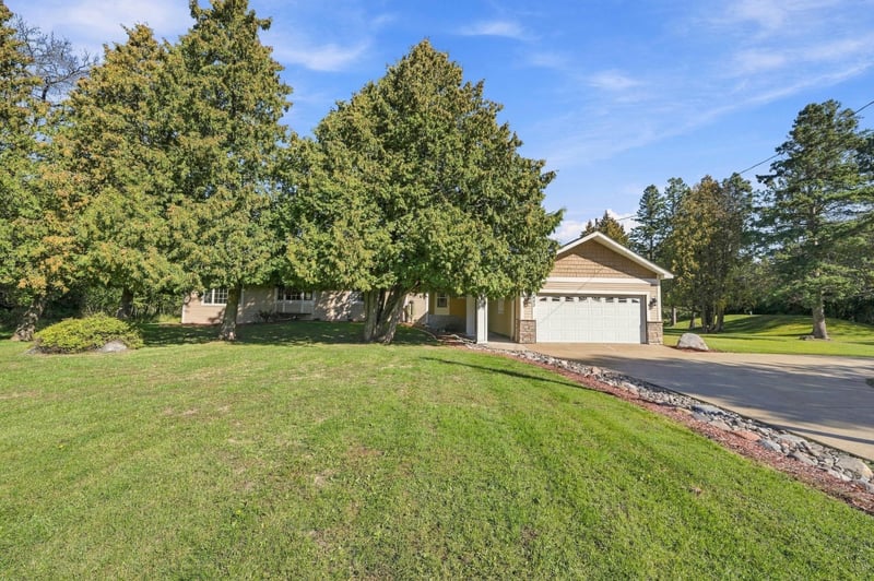 4423 Fawn Lake Dr NE, East Bethel, MN 55005