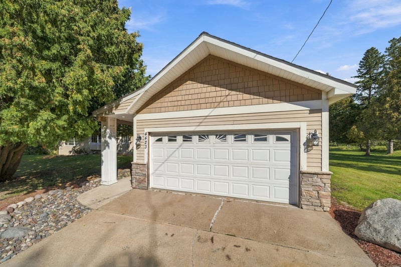 4423 Fawn Lake Dr NE, East Bethel, MN 55005
