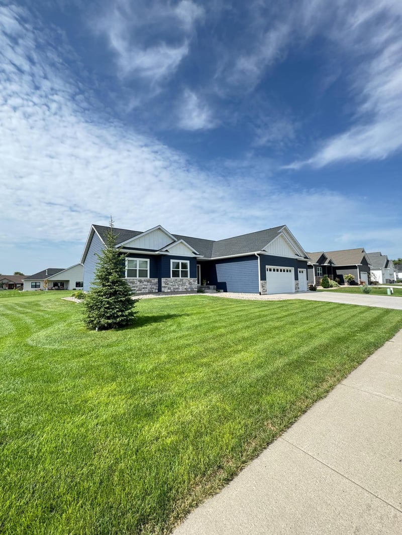 1807 Raymond Dr, North Mankato, MN 56003