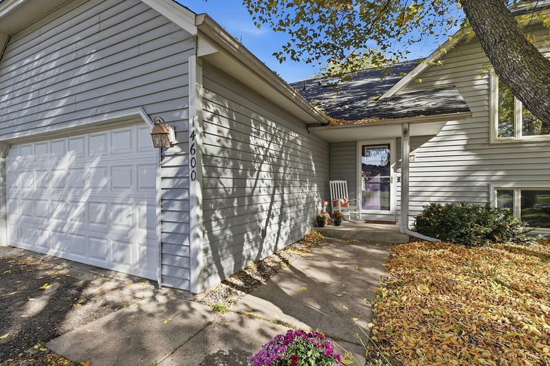 14600 Hallmark Dr, Apple Valley, MN 55124