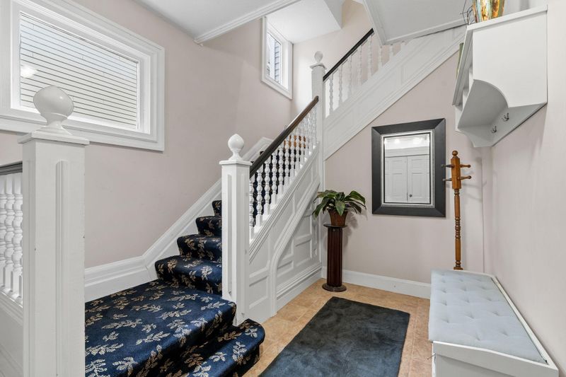 408 Laurel Ave #2, Saint Paul, MN 55102