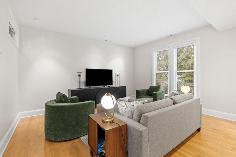 408 Laurel Ave #2, Saint Paul, MN 55102