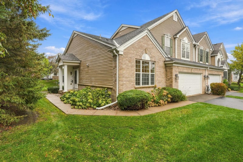 7147 Arthur Dr, Woodbury, MN 55125