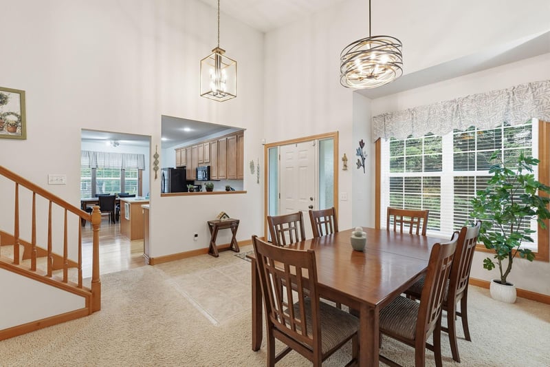 7147 Arthur Dr, Woodbury, MN 55125