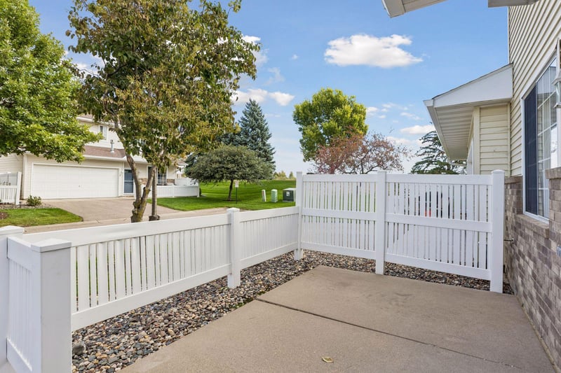 3210 Juniper Cir #B, Woodbury, MN 55125