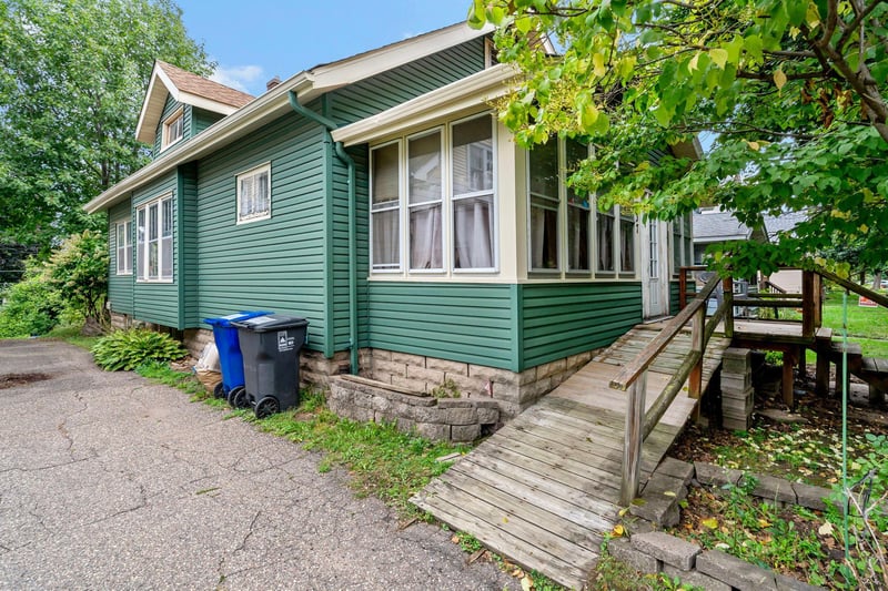 337 Winona St W, Saint Paul, MN 55107