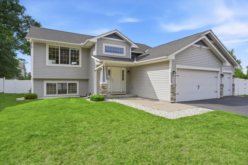 5209 49th Ave N, Crystal, MN 55429