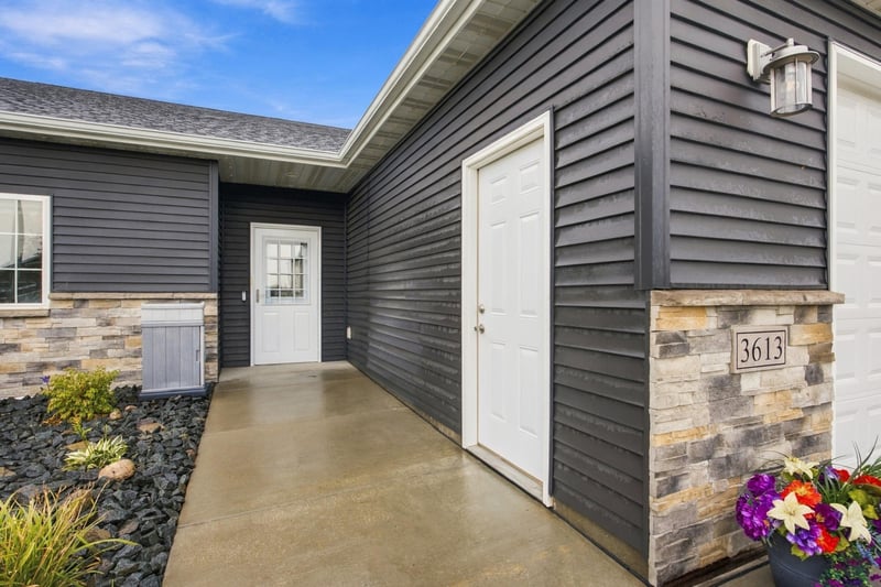 3613 30th St S, Moorhead, MN 56560