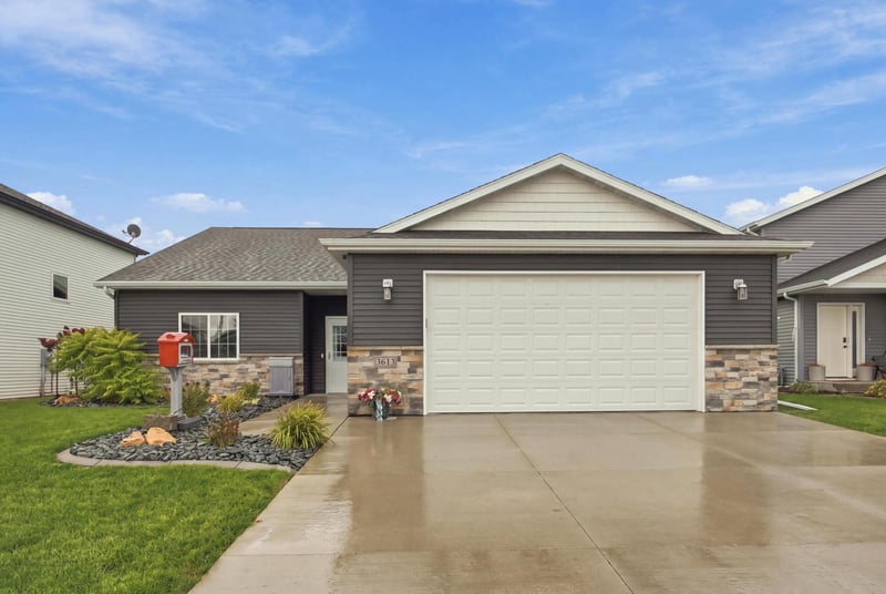 3613 30th St S, Moorhead, MN 56560