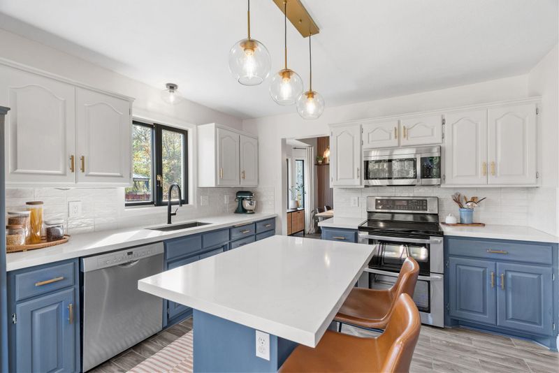 857 Oday St S, Maplewood, MN 55119