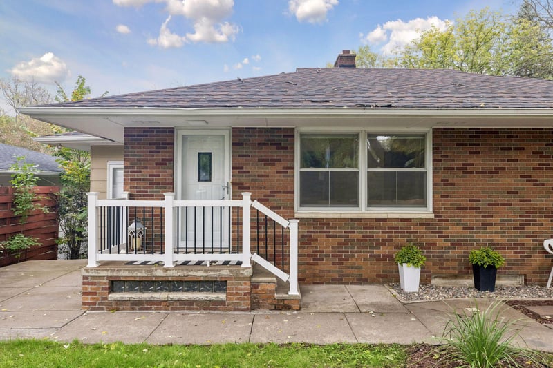 1814 Mcknight Rd N, Maplewood, MN 55109