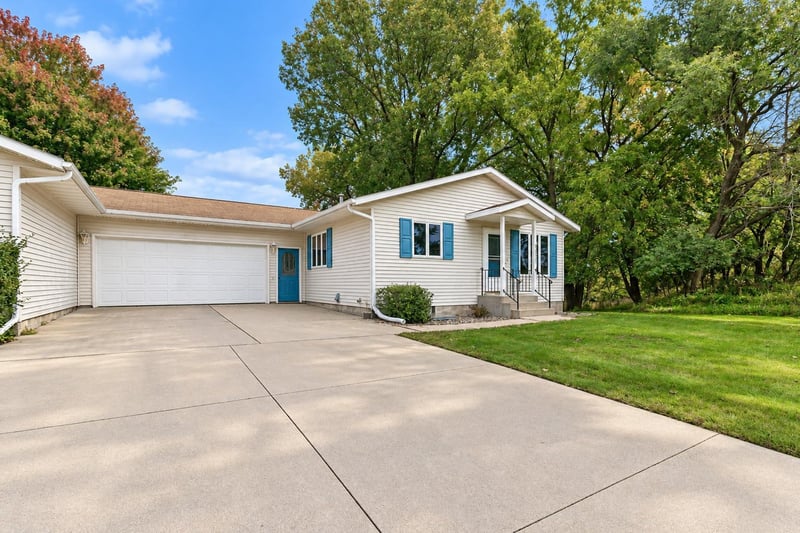 1327 S German St, New Ulm, MN 56073