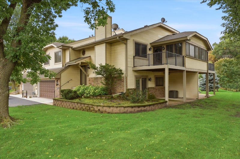 1618 Clemson Dr #B, Eagan, MN 55122