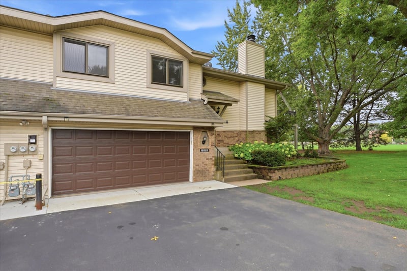 1618 Clemson Dr #B, Eagan, MN 55122