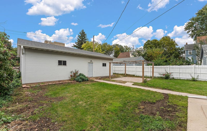 601 Sims Ave, Saint Paul, MN 55130