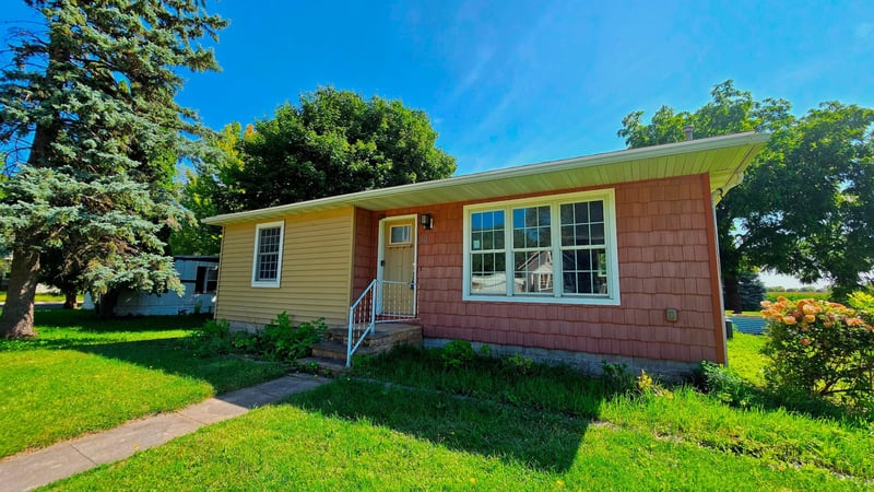 312 4th St S, Gaylord, MN 55334