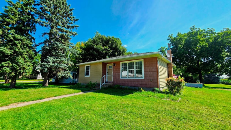 312 4th St S, Gaylord, MN 55334