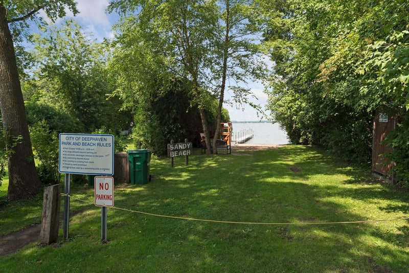 20450 Linwood Rd, Deephaven, MN 55331