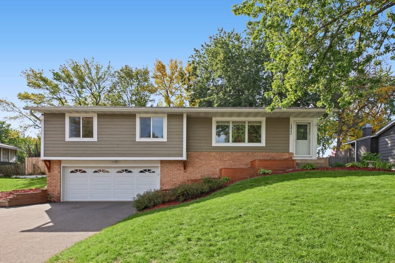 1311 20th St W, Hastings, MN 55033
